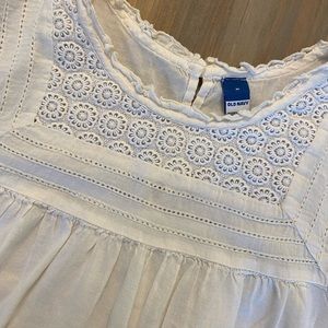 Old Navy Ladies Sleeveless Top, Size Medium